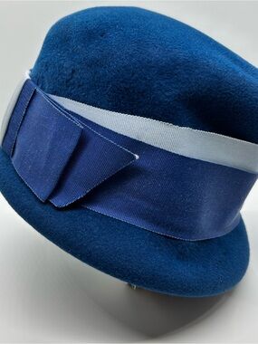 Vintage Merrimac Peachbloom Velour Hat Blue Cloche Bow Mid 1950s , Size 22